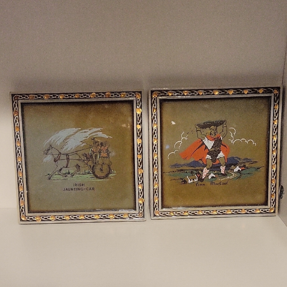 Set Of 2 VTG Wade Co Armagh Irish Porcelain Trivets Tile Horses Decorative Green